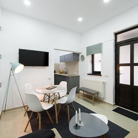Gorgeous Brasov Flat With Patio And Mountain Views Apartment Exterior photo
