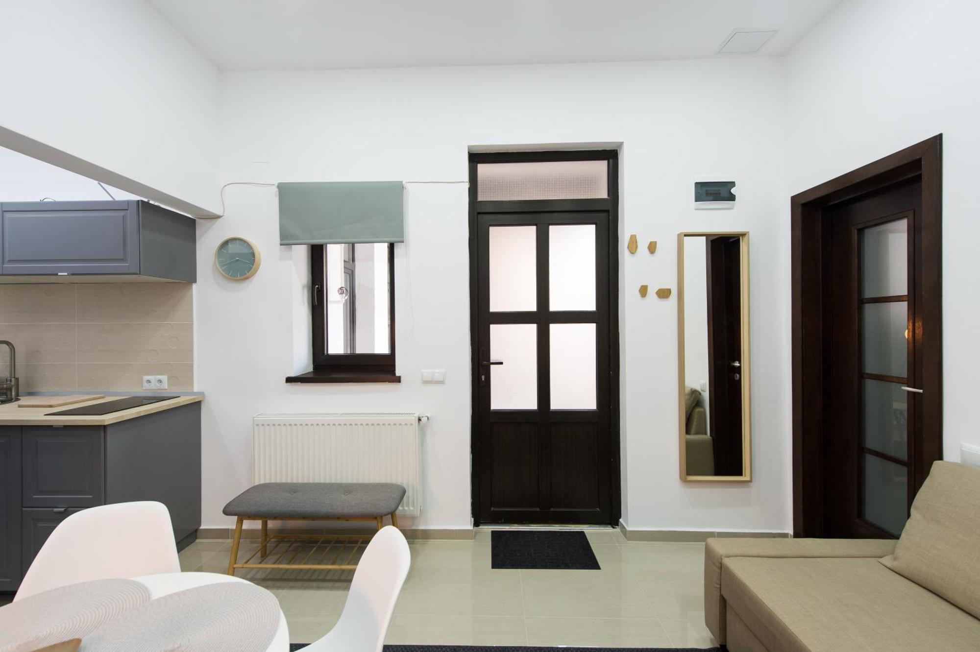 Gorgeous Brasov Flat With Patio And Mountain Views Apartment Exterior photo