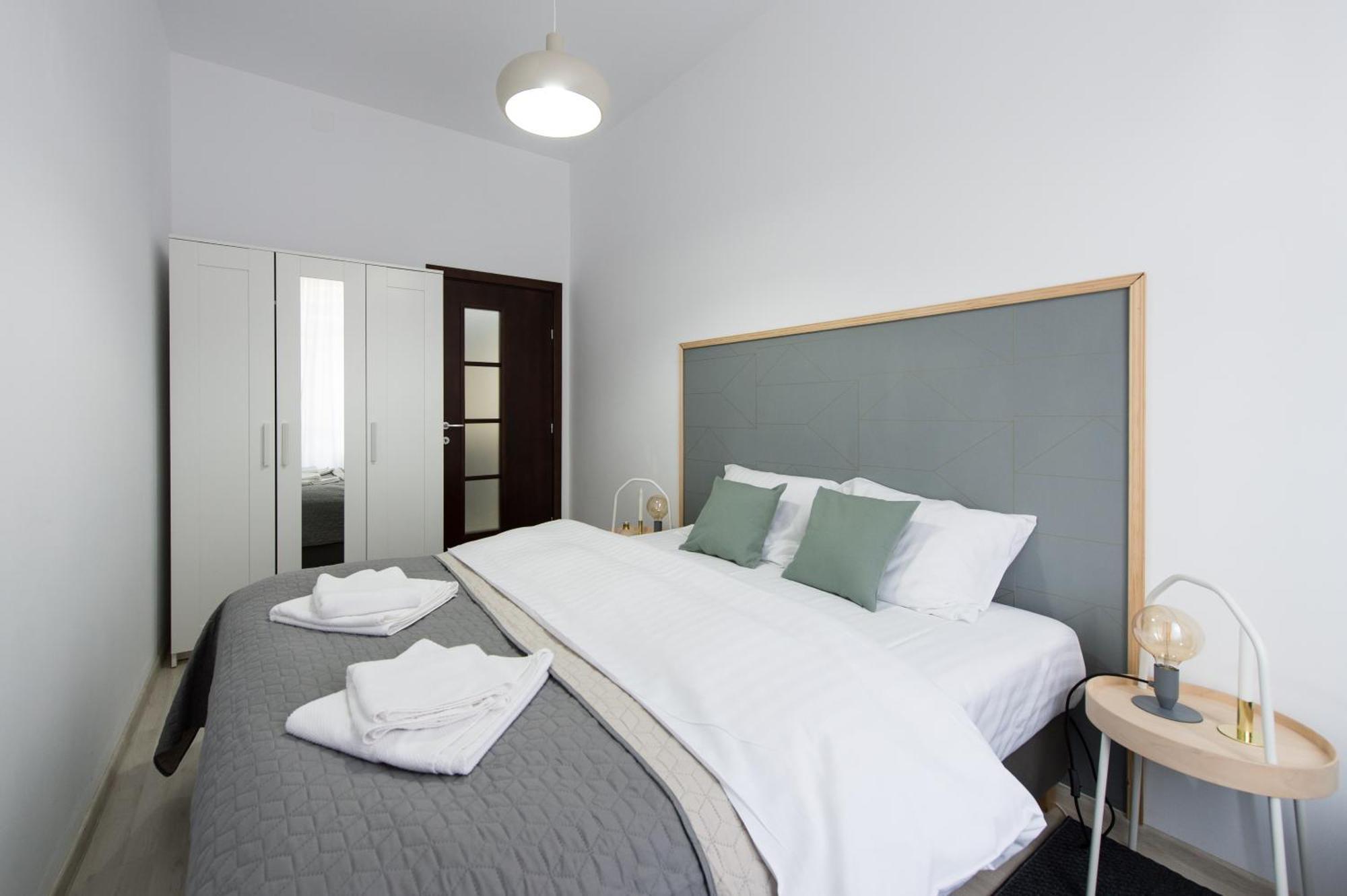 Gorgeous Brasov Flat With Patio And Mountain Views Apartment Exterior photo