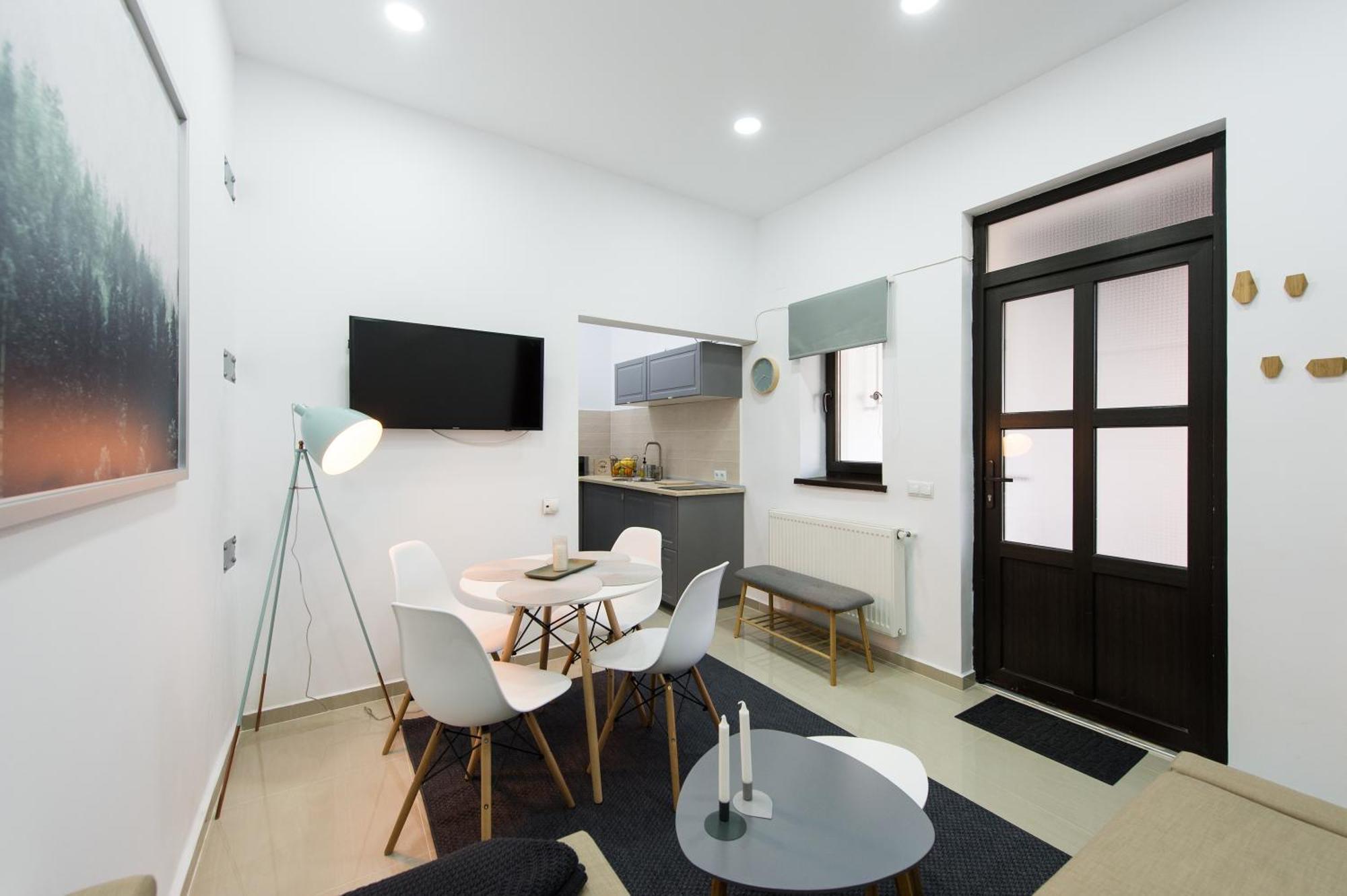 Gorgeous Brasov Flat With Patio And Mountain Views Apartment Exterior photo