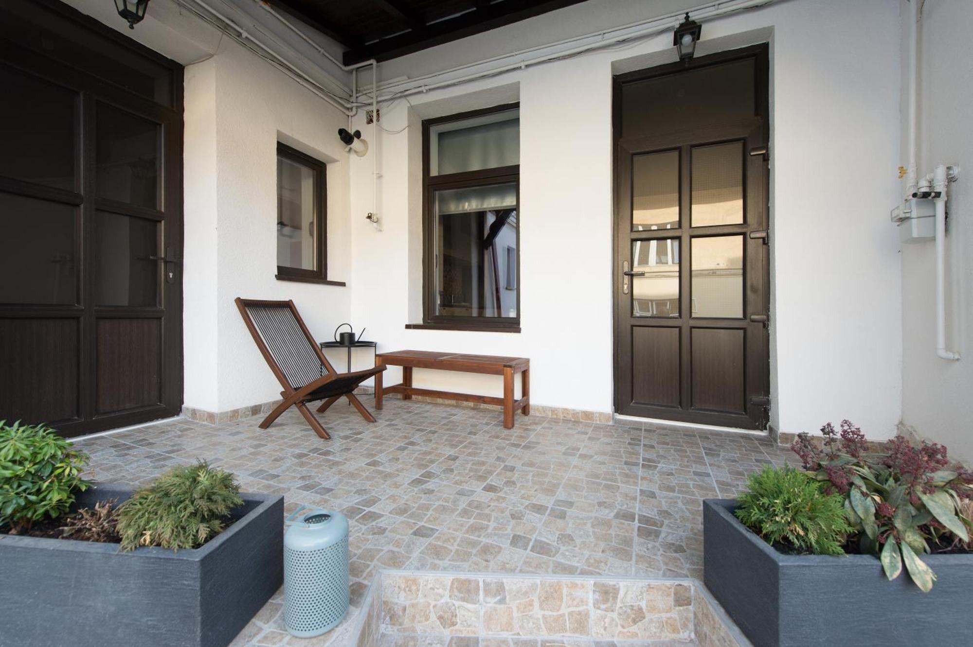 Gorgeous Brasov Flat With Patio And Mountain Views Apartment Exterior photo