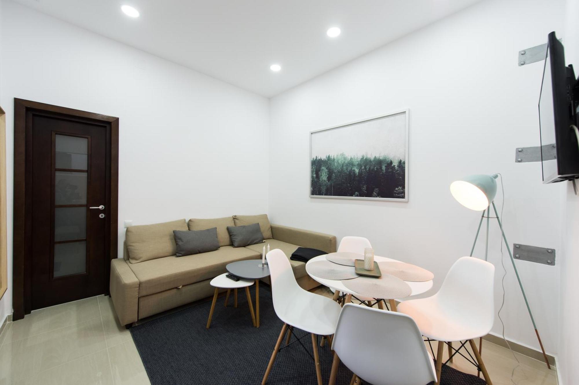 Gorgeous Brasov Flat With Patio And Mountain Views Apartment Exterior photo