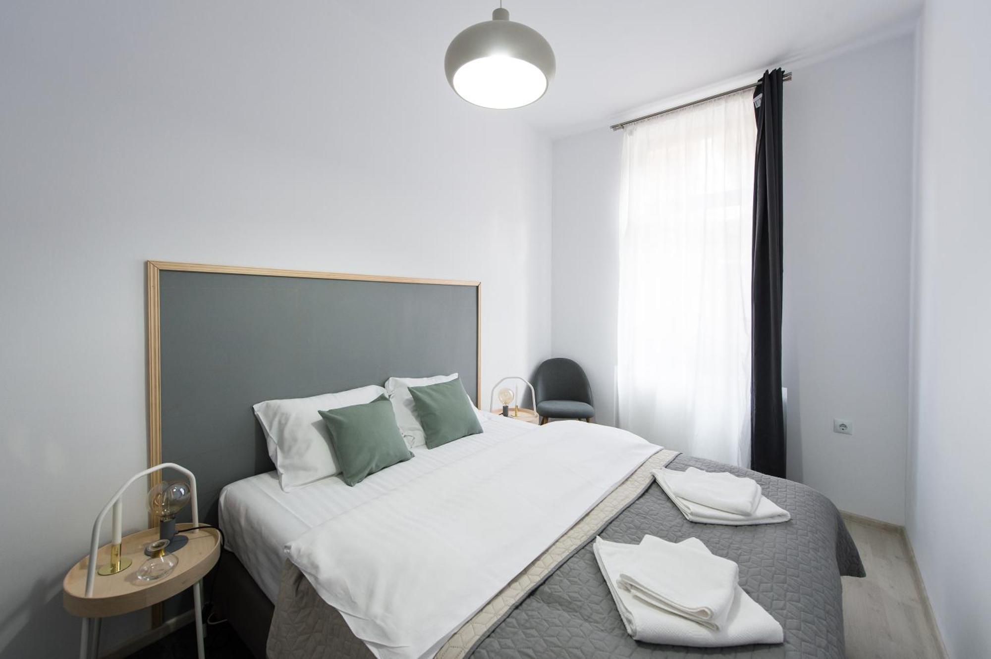 Gorgeous Brasov Flat With Patio And Mountain Views Apartment Exterior photo